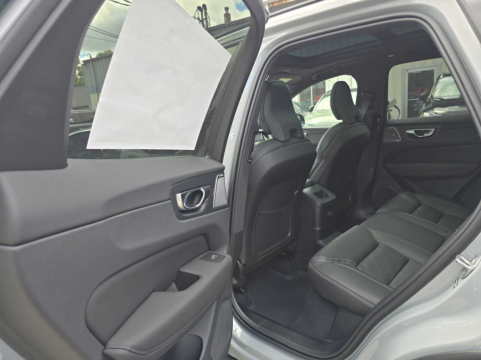 2026 Volvo XC60 Plug-In Hybrid Ultra Black Edition