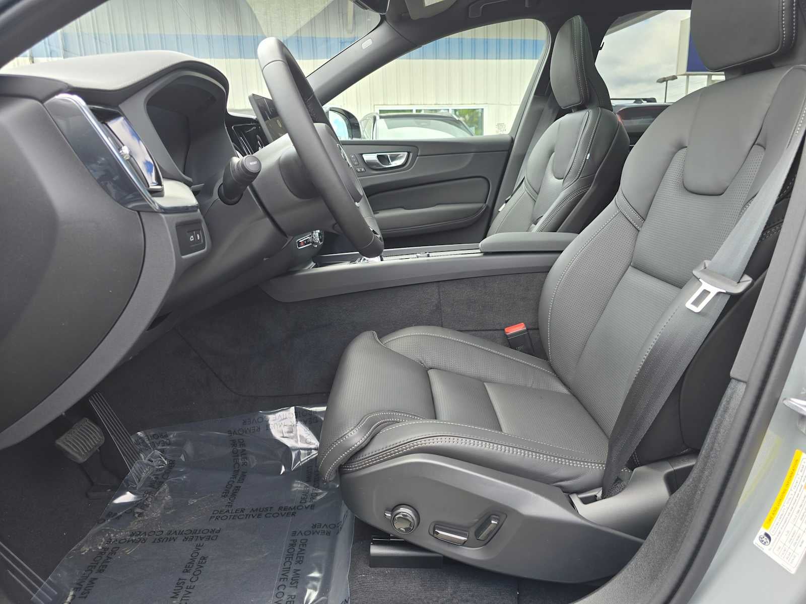 2026 Volvo XC60 Plug-In Hybrid Ultra Black Edition