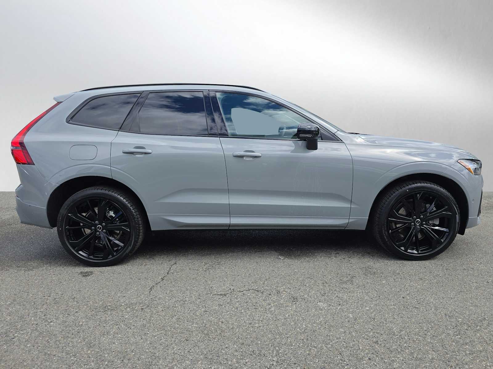 2026 Volvo XC60 Plug-In Hybrid Ultra Black Edition