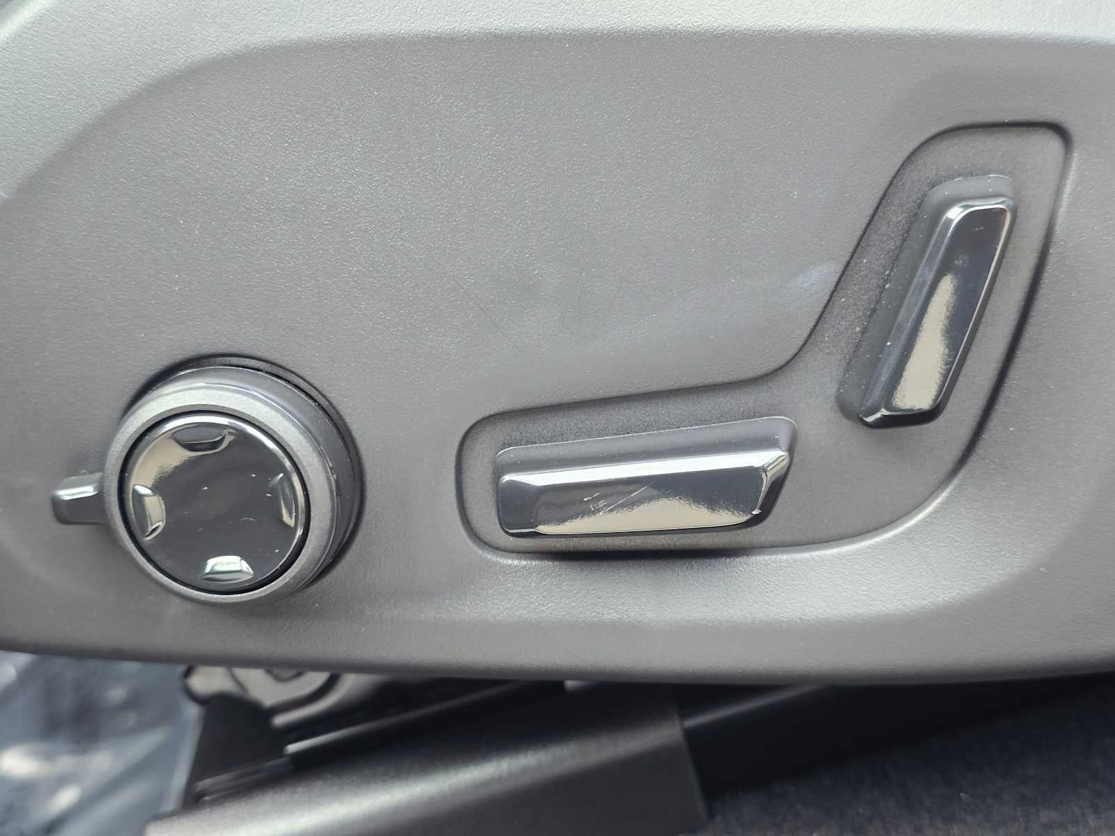 2026 Volvo XC60 Plug-In Hybrid Ultra Black Edition