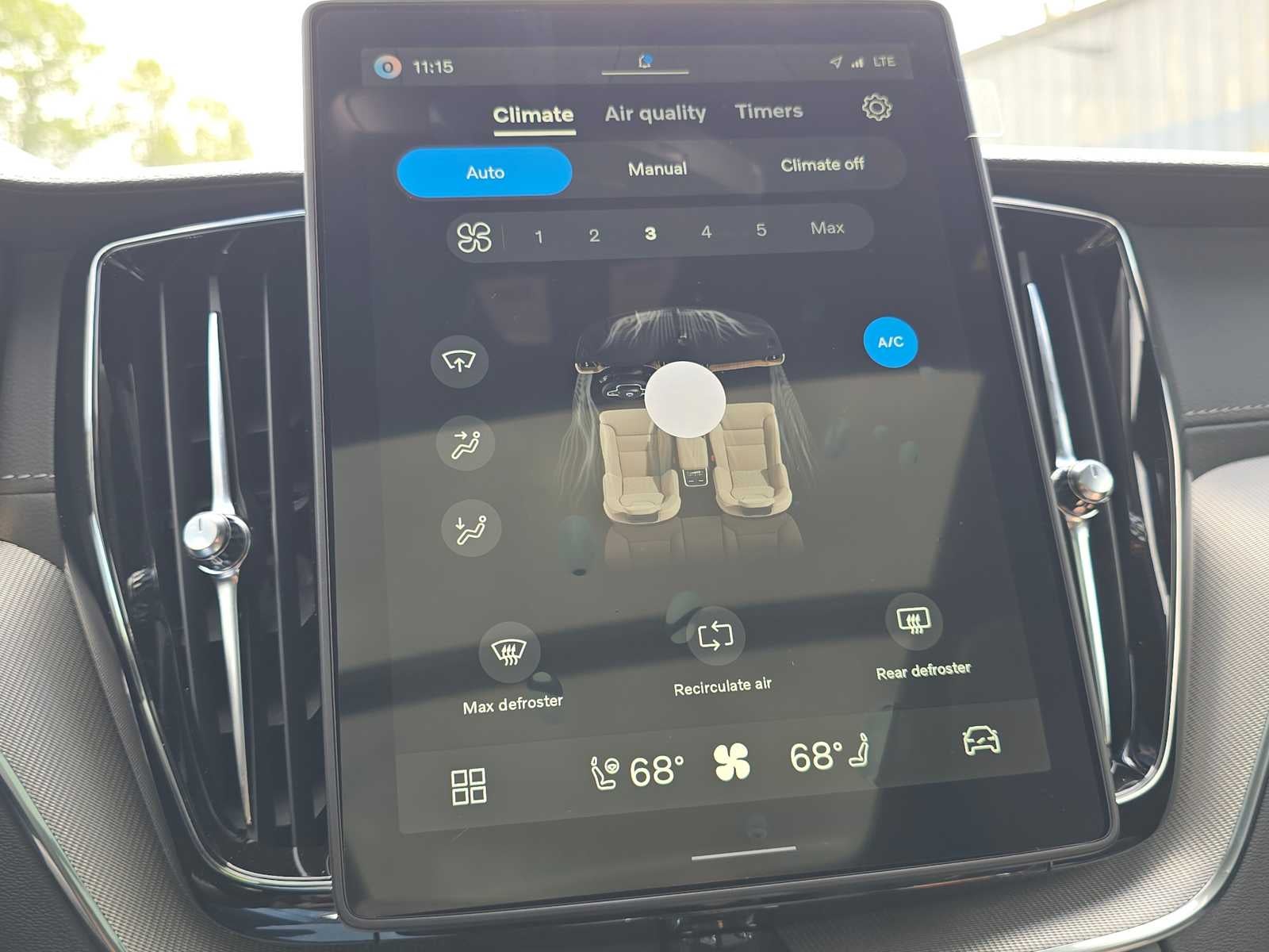 2026 Volvo XC60 Plug-In Hybrid Ultra Black Edition