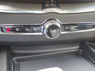 2026 Volvo XC60 Plug-In Hybrid Ultra Black Edition