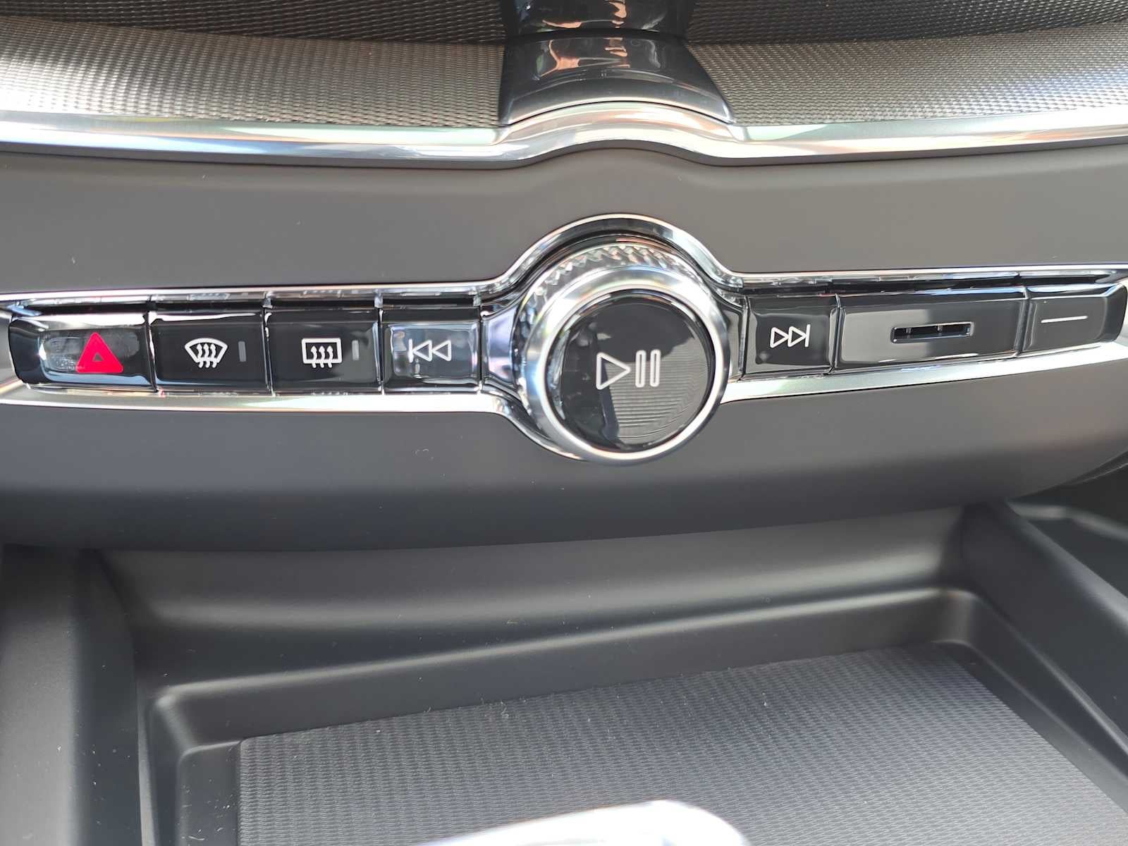 2026 Volvo XC60 Plug-In Hybrid Ultra Black Edition