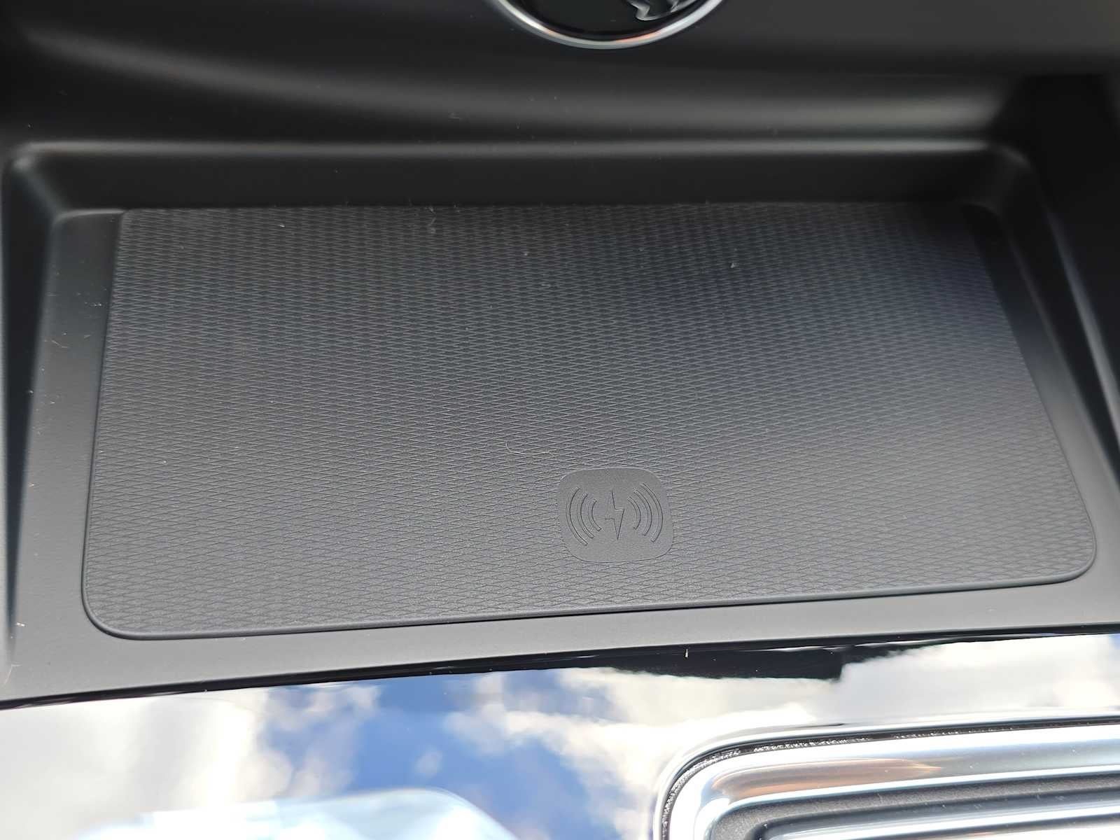 2026 Volvo XC60 Plug-In Hybrid Ultra Black Edition