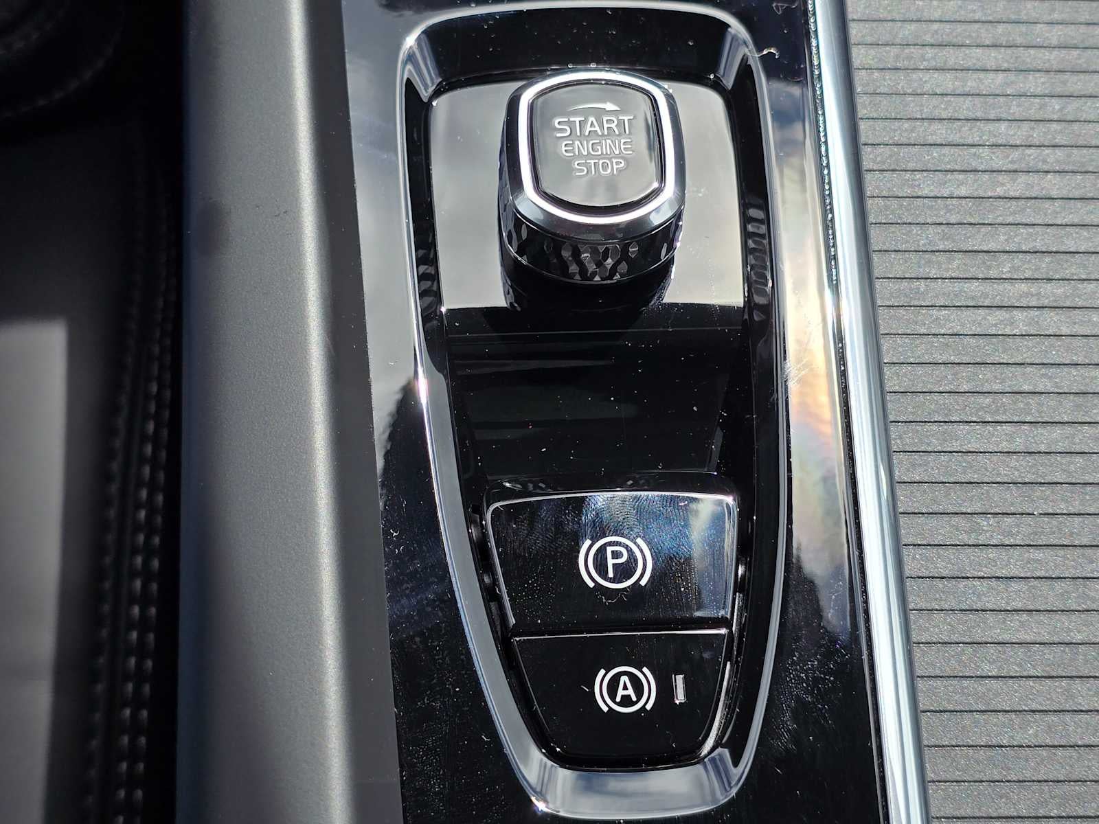 2026 Volvo XC60 Plug-In Hybrid Ultra Black Edition