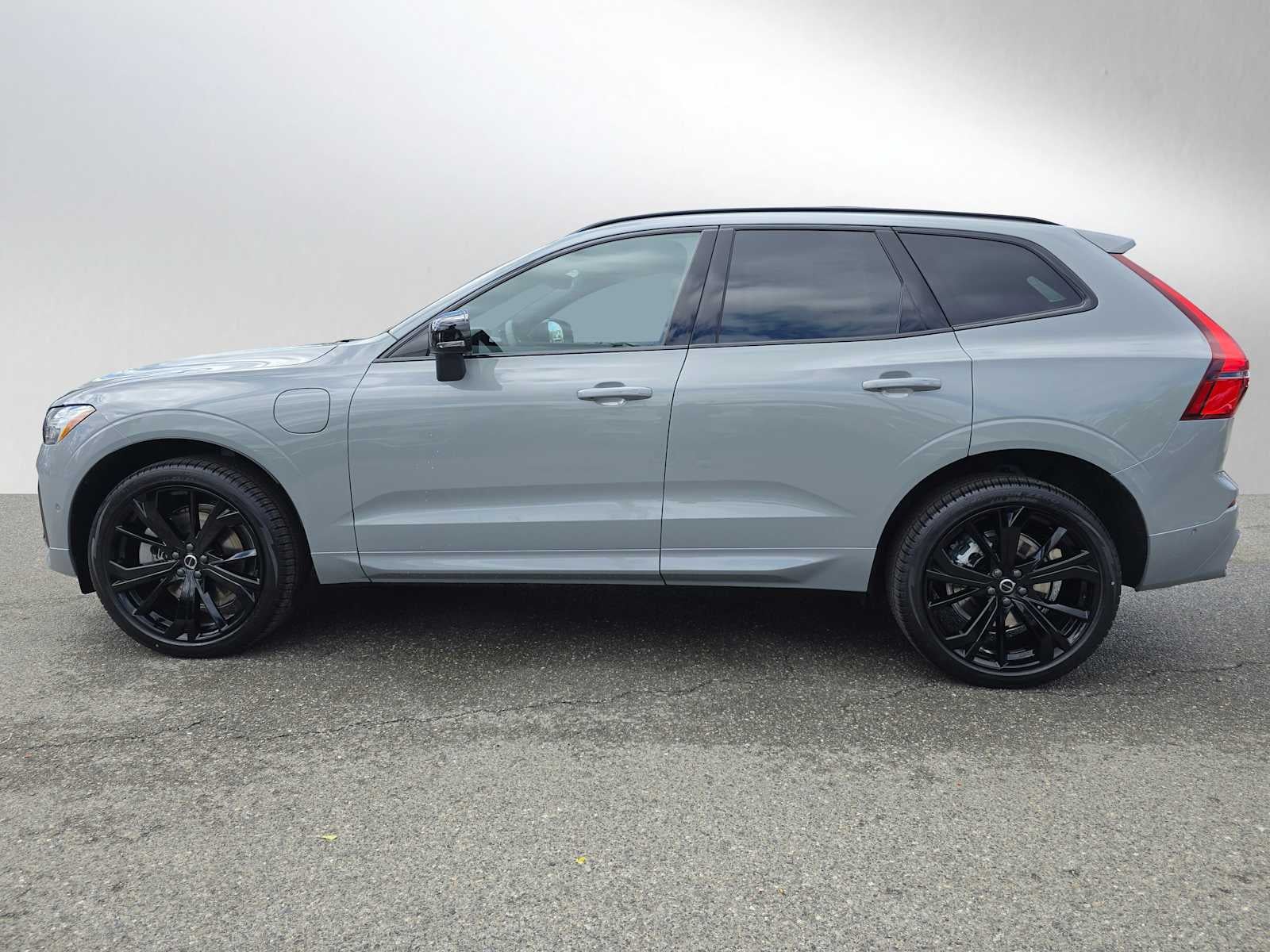 2026 Volvo XC60 Plug-In Hybrid Ultra Black Edition