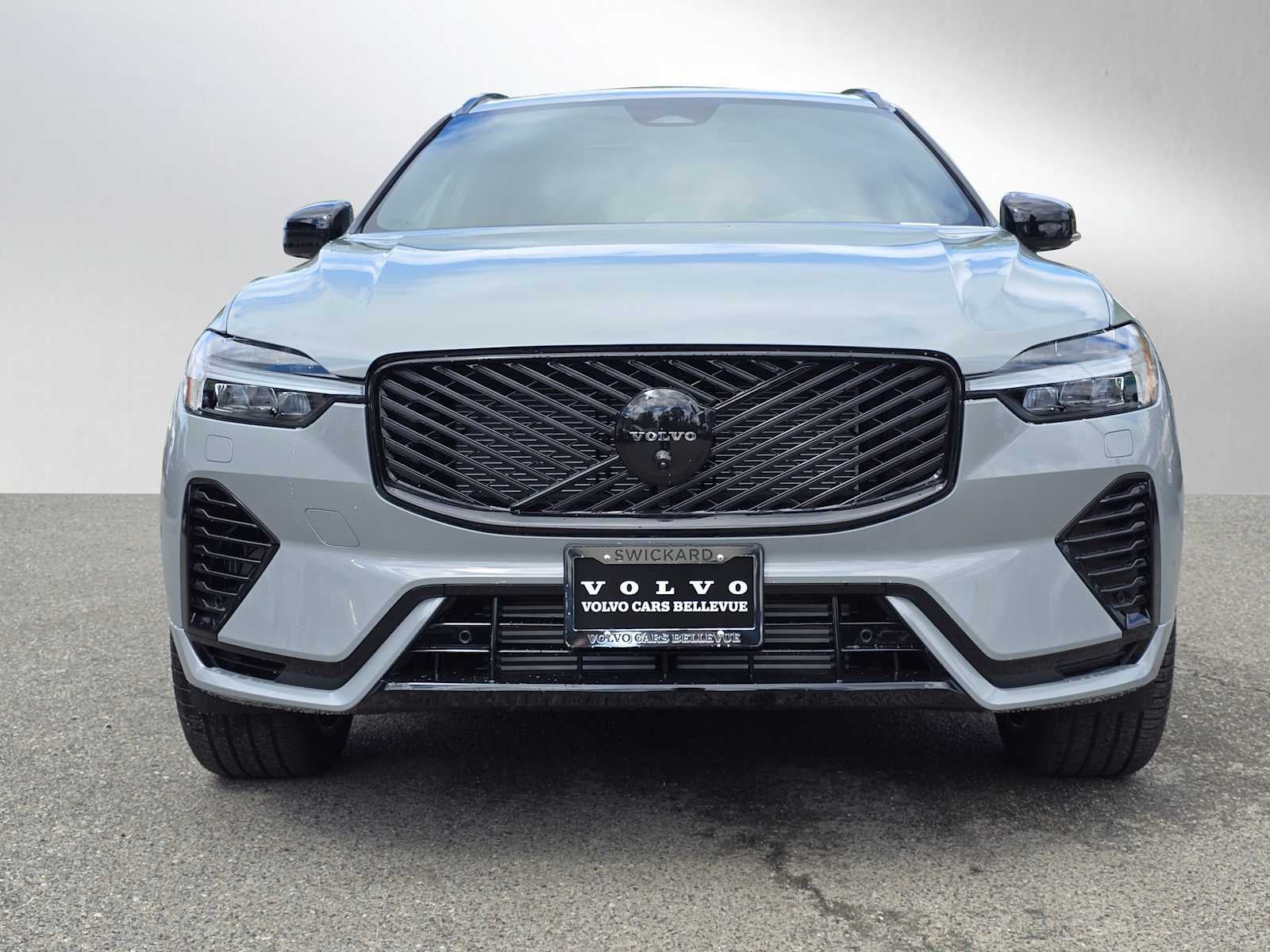 2026 Volvo XC60 Plug-In Hybrid Ultra Black Edition