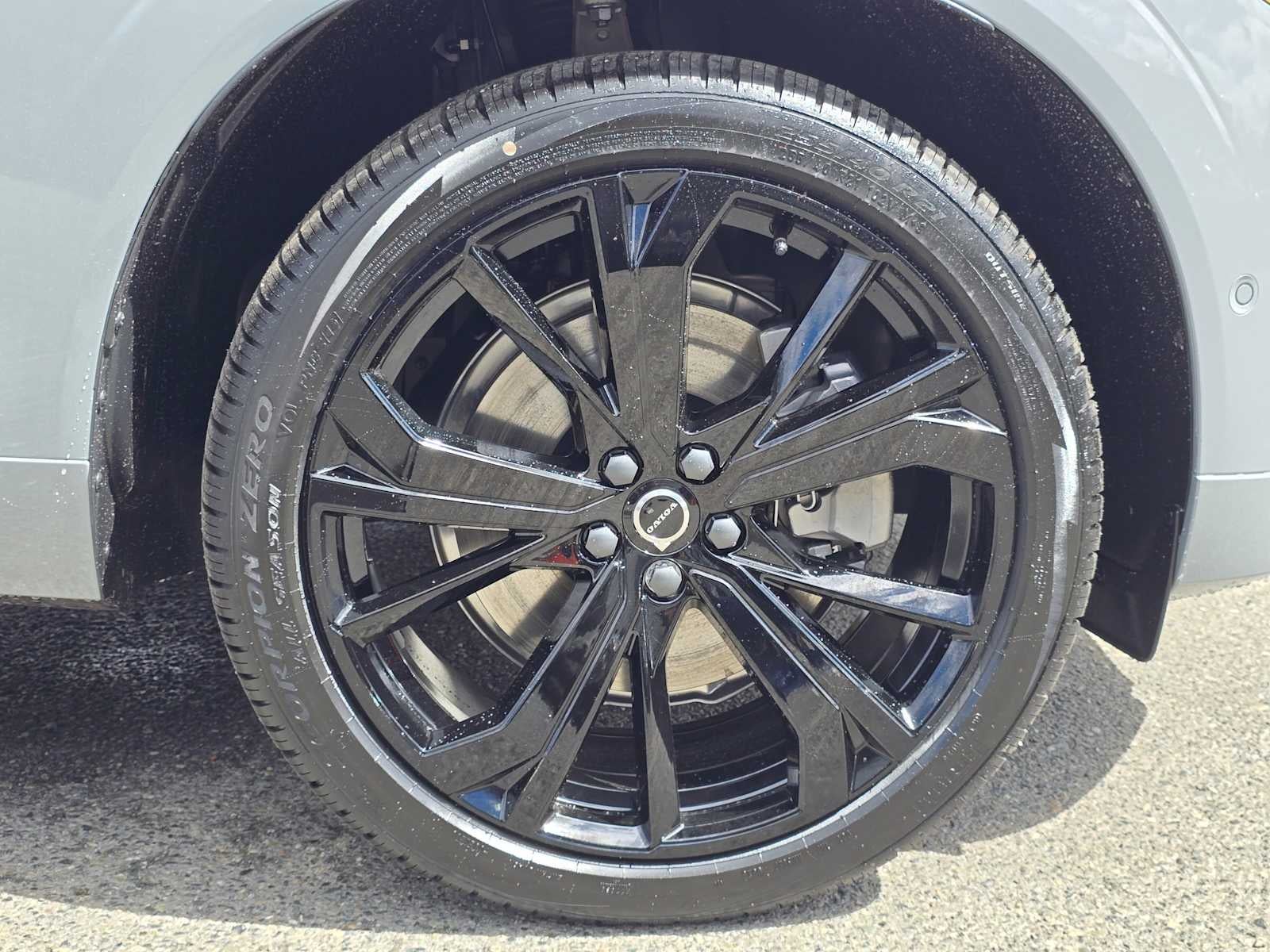 2026 Volvo XC60 Plug-In Hybrid Ultra Black Edition