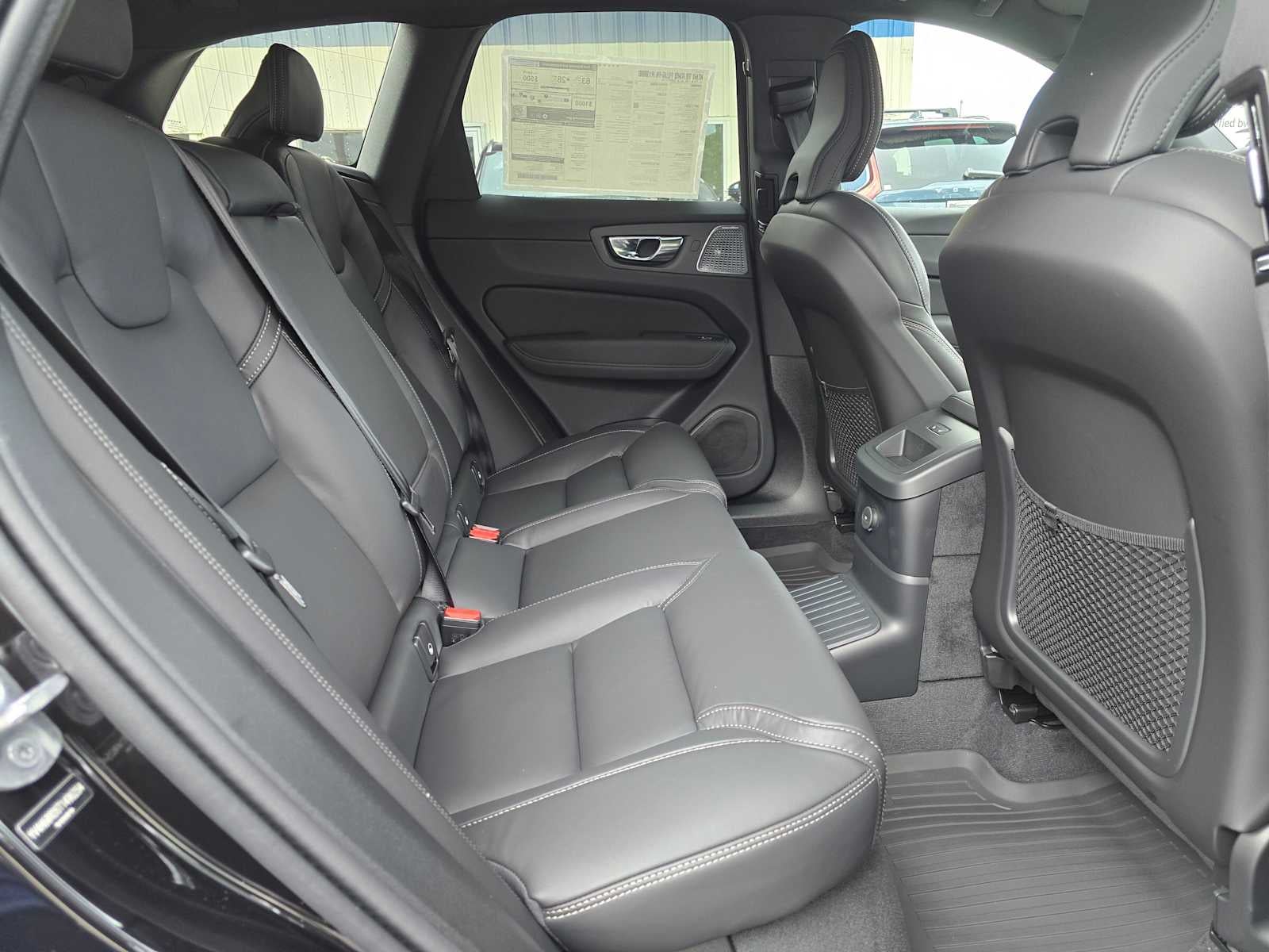 2026 Volvo XC60 Plug-In Hybrid Ultra Black Edition