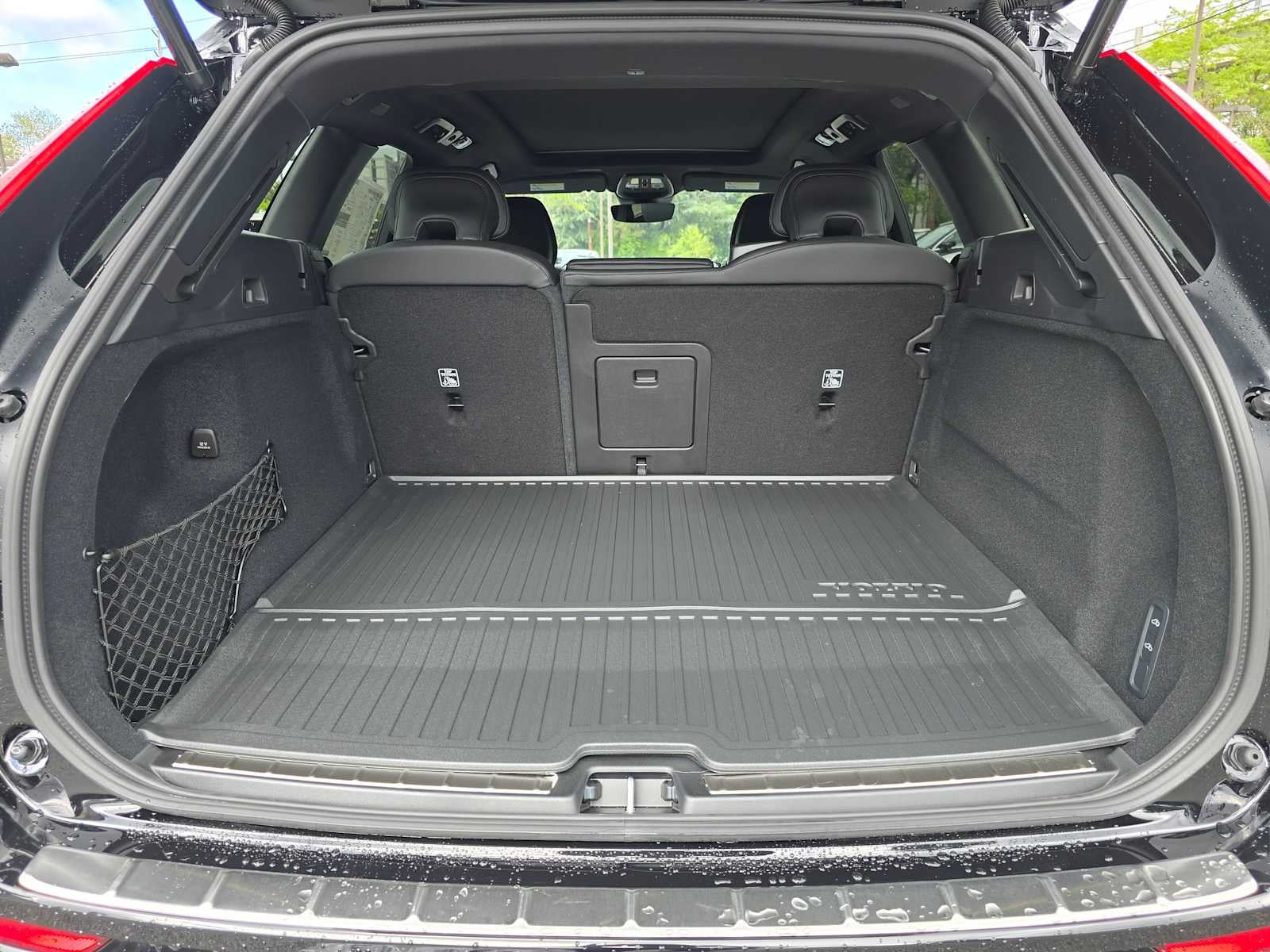 2026 Volvo XC60 Plug-In Hybrid Ultra Black Edition