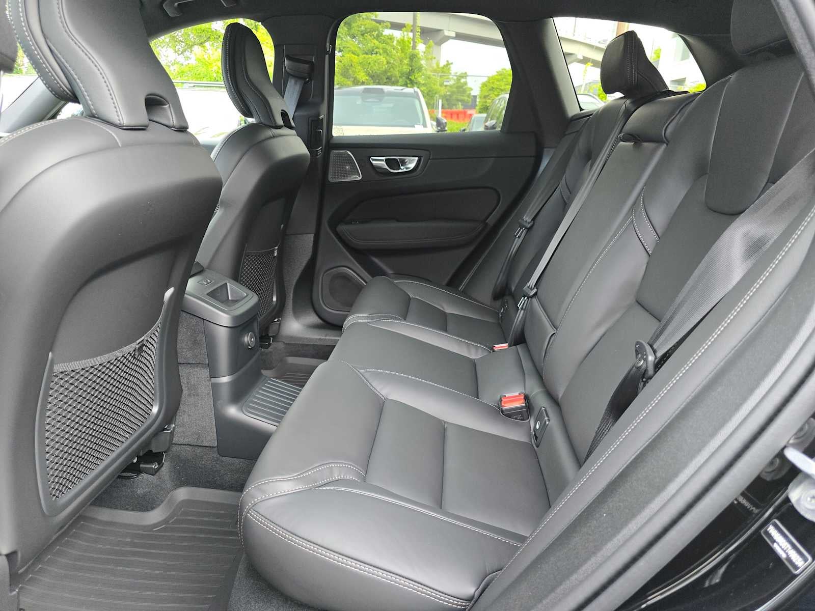 2026 Volvo XC60 Plug-In Hybrid Ultra Black Edition