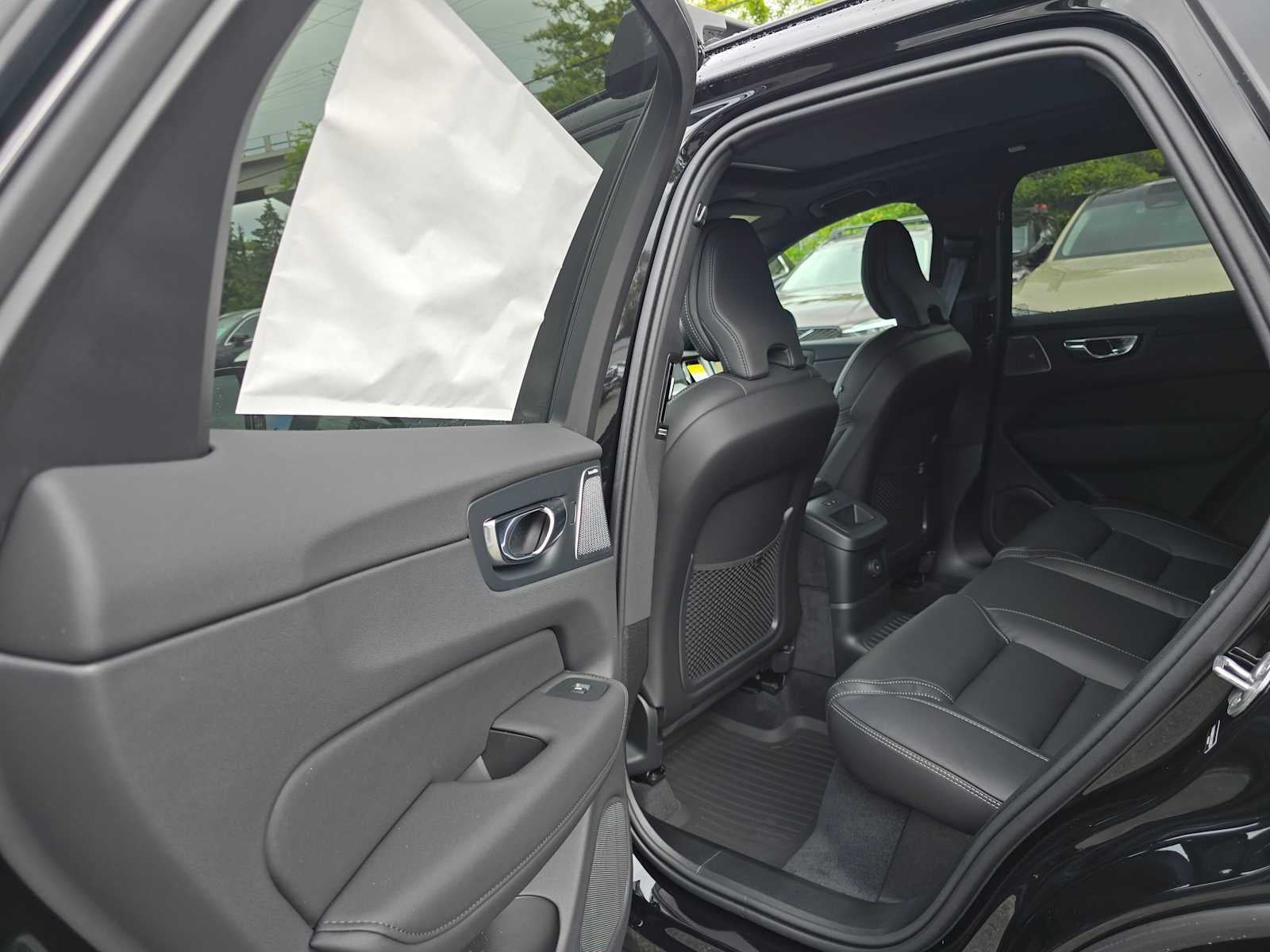 2026 Volvo XC60 Plug-In Hybrid Ultra Black Edition