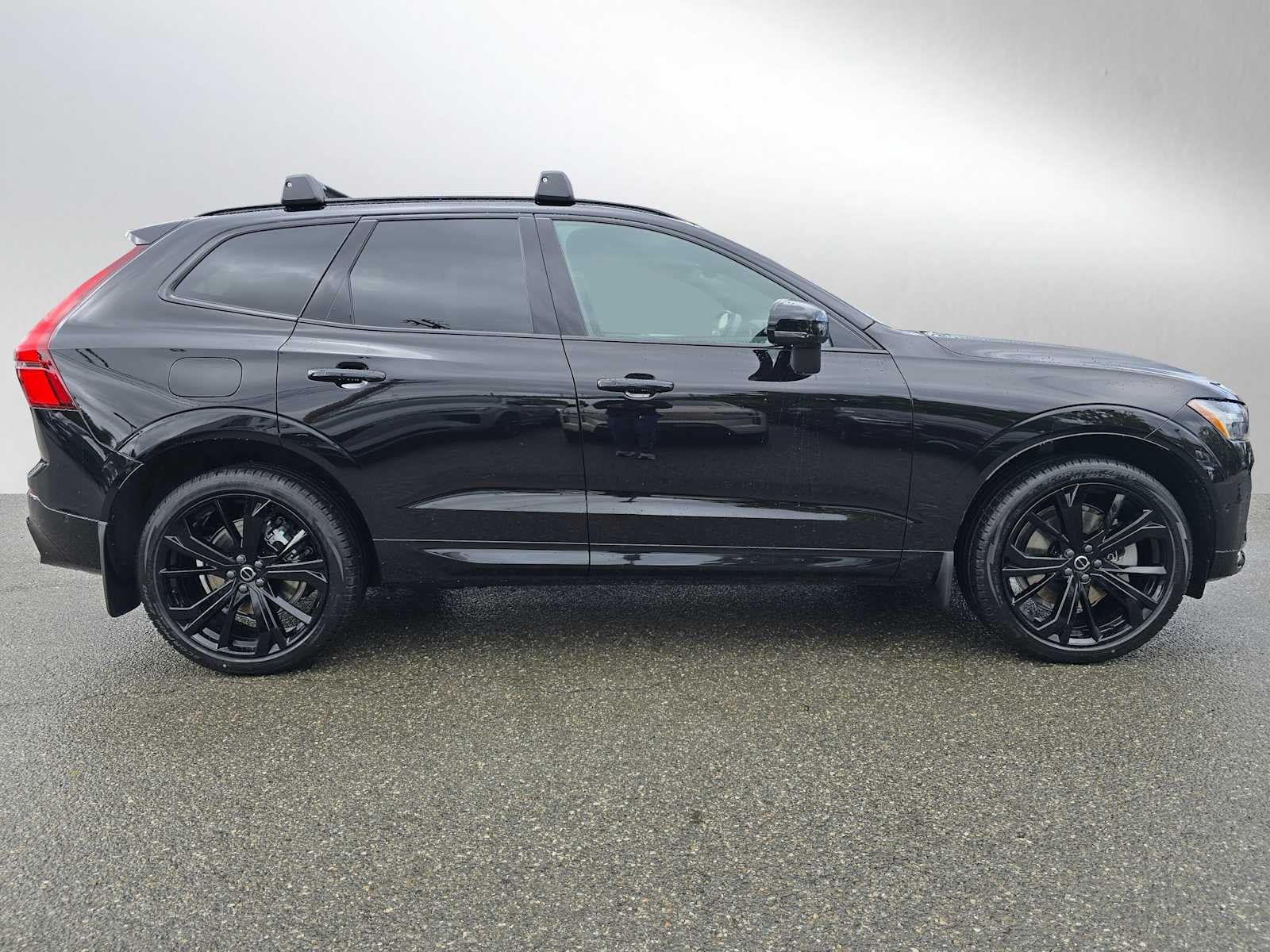 2026 Volvo XC60 Plug-In Hybrid Ultra Black Edition