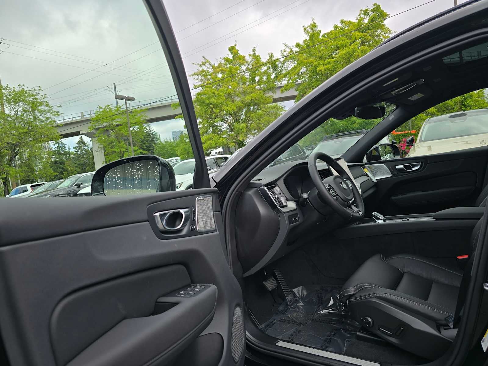 2026 Volvo XC60 Plug-In Hybrid Ultra Black Edition