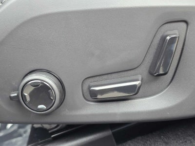 2026 Volvo XC60 Plug-In Hybrid Ultra Black Edition