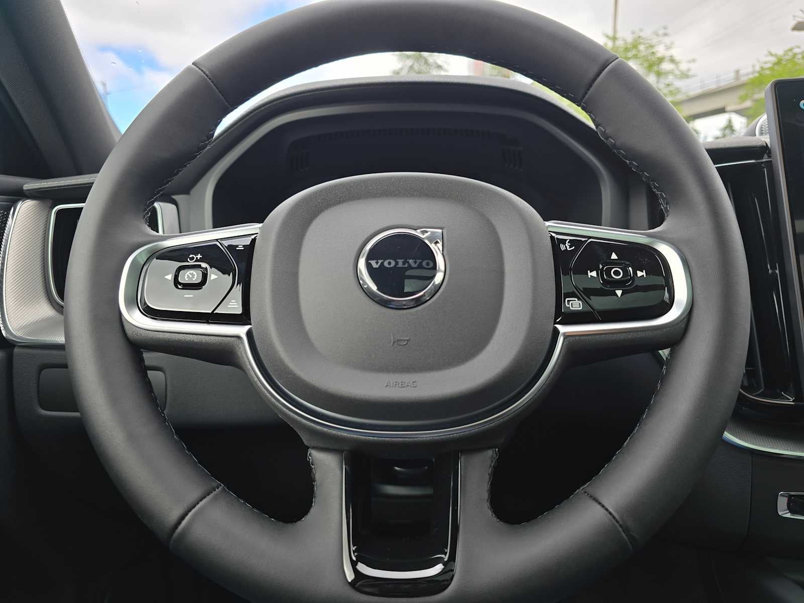 2026 Volvo XC60 Plug-In Hybrid Ultra Black Edition
