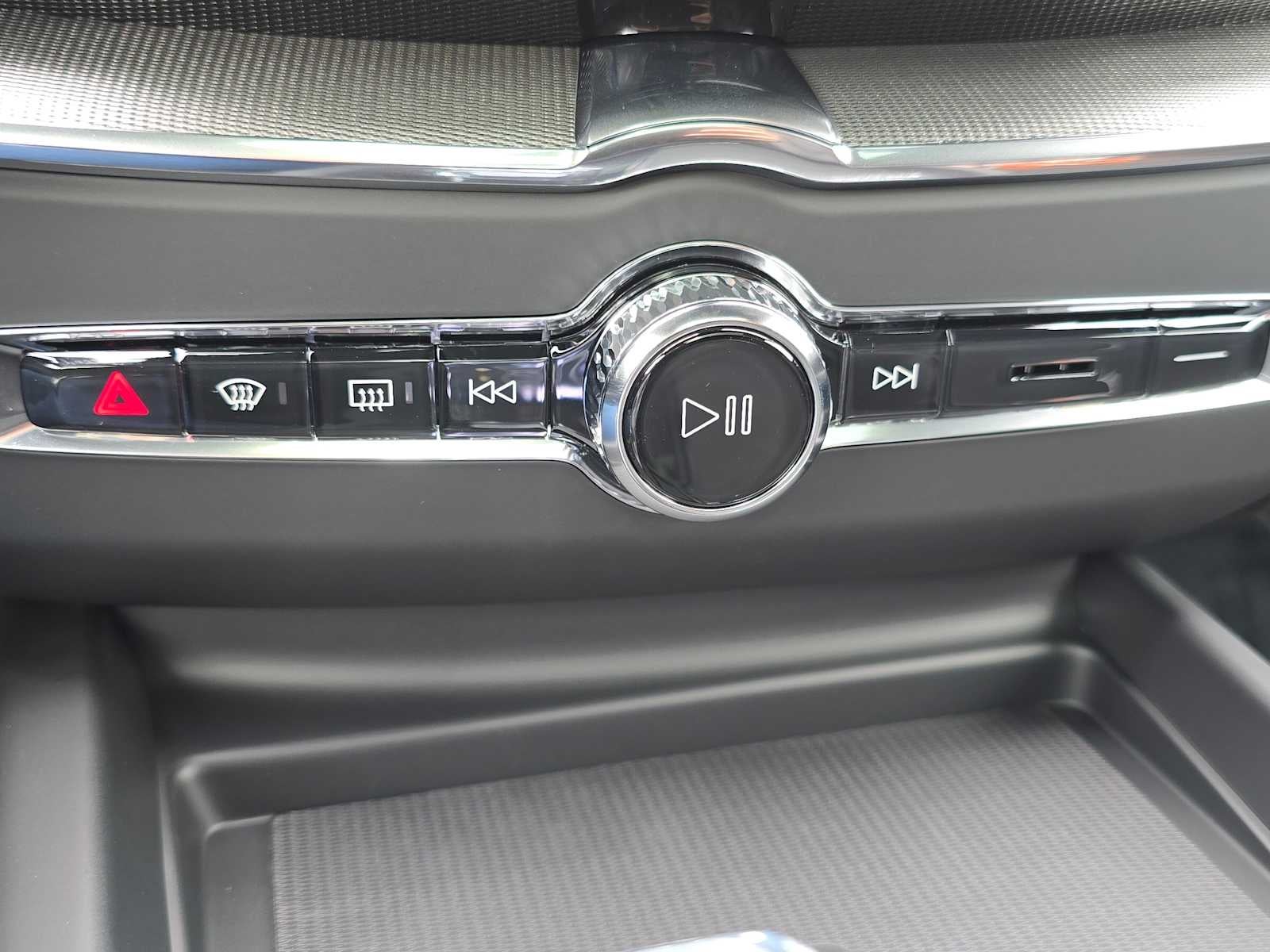 2026 Volvo XC60 Plug-In Hybrid Ultra Black Edition