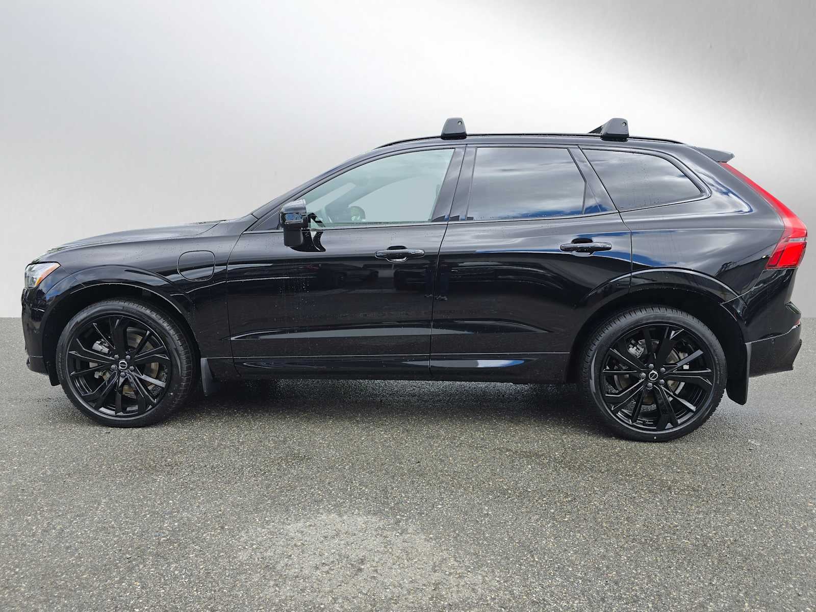 2026 Volvo XC60 Plug-In Hybrid Ultra Black Edition