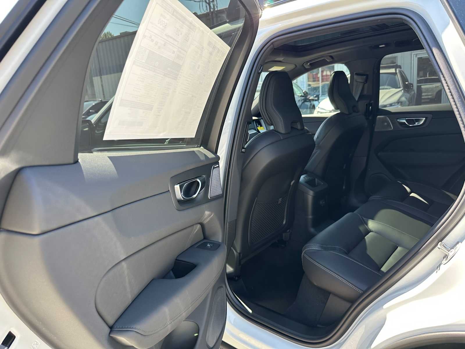 2026 Volvo XC60 Plug-In Hybrid Ultra Black Edition