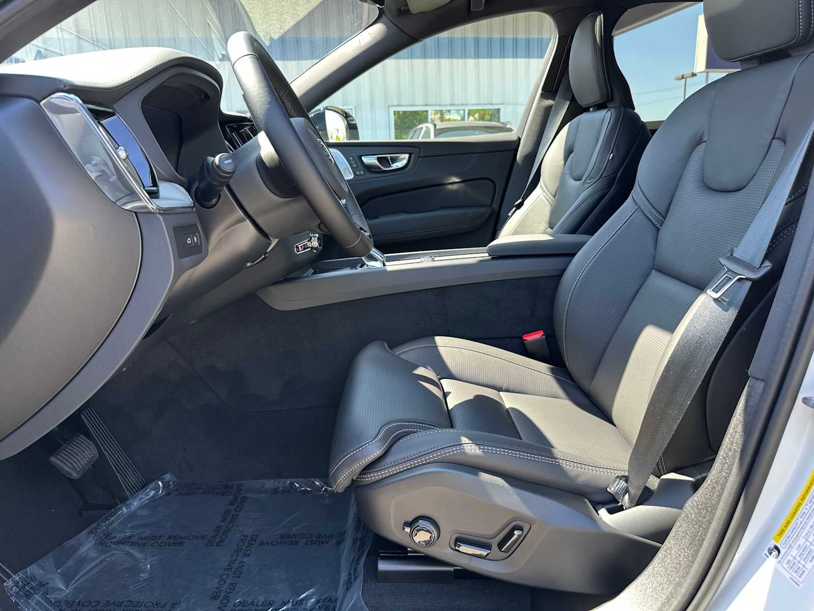 2026 Volvo XC60 Plug-In Hybrid Ultra Black Edition