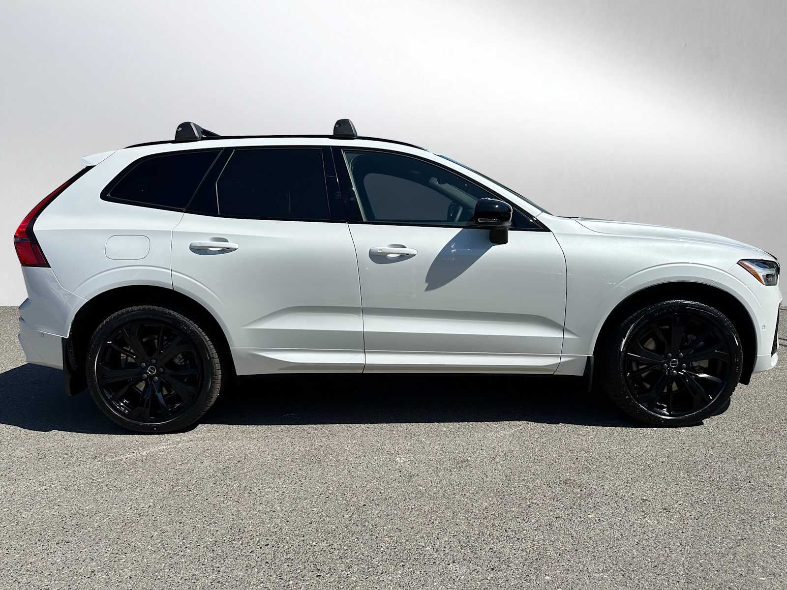 2026 Volvo XC60 Plug-In Hybrid Ultra Black Edition
