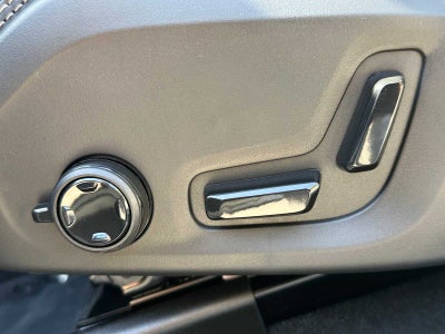 2026 Volvo XC60 Plug-In Hybrid Ultra Black Edition