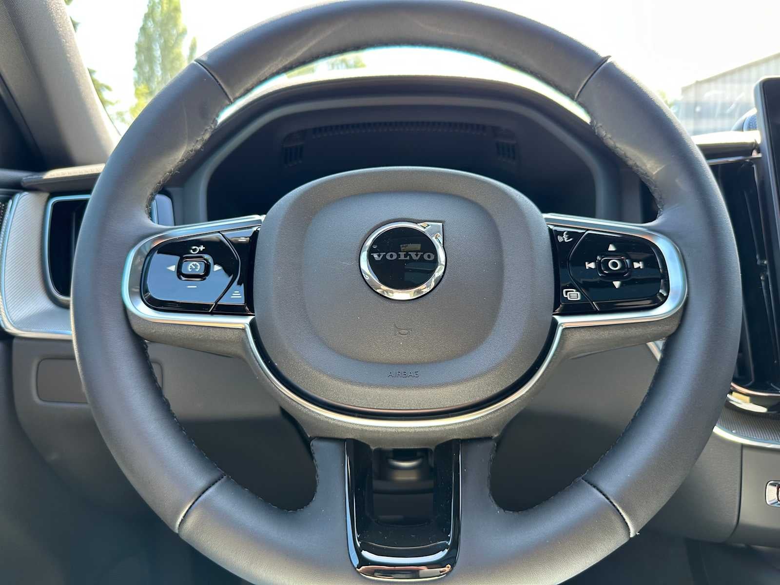 2026 Volvo XC60 Plug-In Hybrid Ultra Black Edition