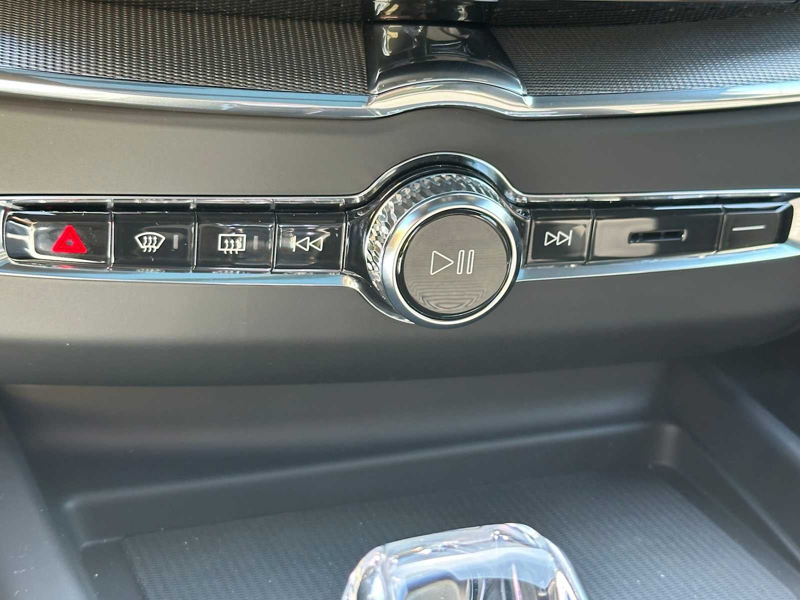 2026 Volvo XC60 Plug-In Hybrid Ultra Black Edition