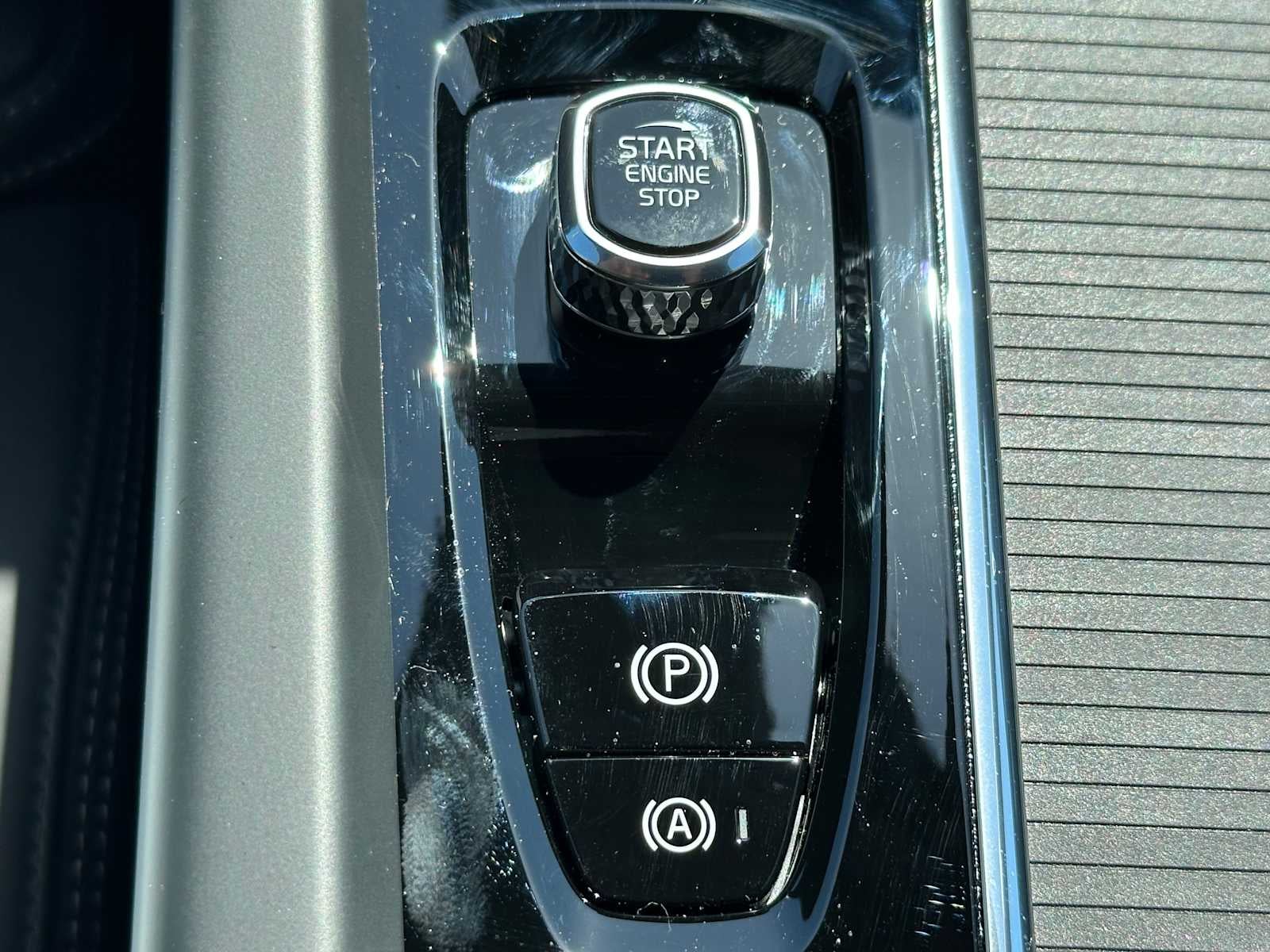 2026 Volvo XC60 Plug-In Hybrid Ultra Black Edition