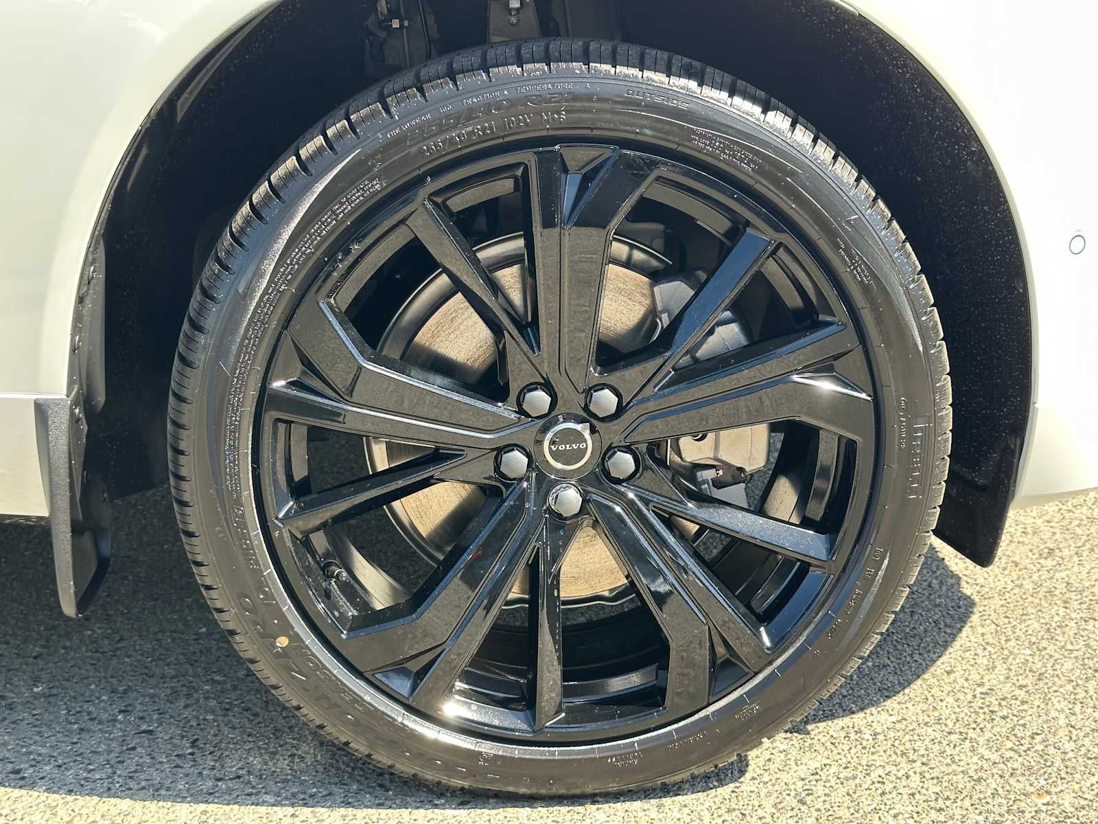 2026 Volvo XC60 Plug-In Hybrid Ultra Black Edition
