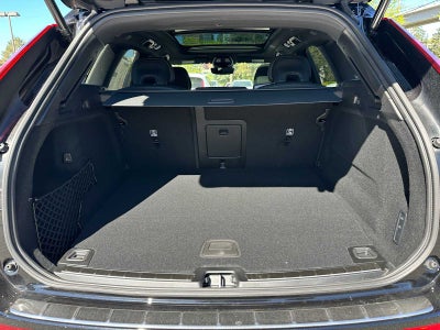2026 Volvo XC60 Plug-In Hybrid Ultra Black Edition