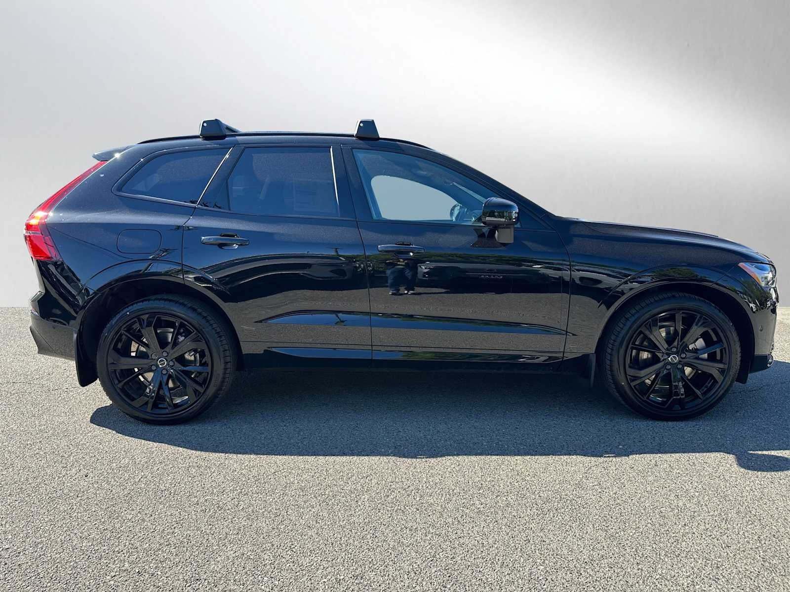 2026 Volvo XC60 Plug-In Hybrid Ultra Black Edition