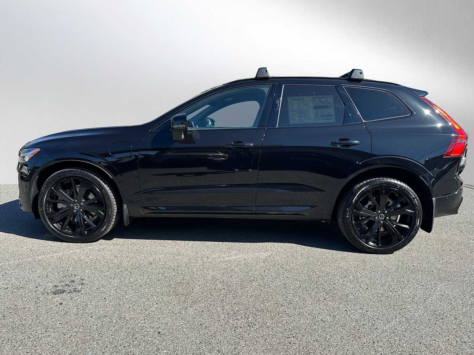 2026 Volvo XC60 Plug-In Hybrid Ultra Black Edition