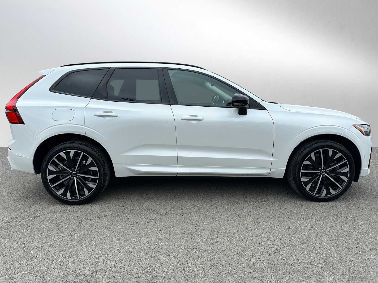 2026 Volvo XC60 Plug-In Hybrid Ultra