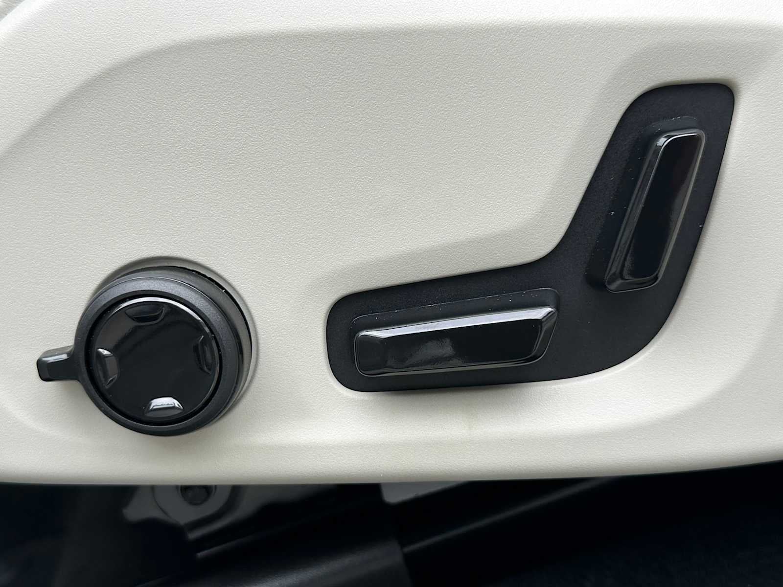 2026 Volvo XC60 Plug-In Hybrid Ultra