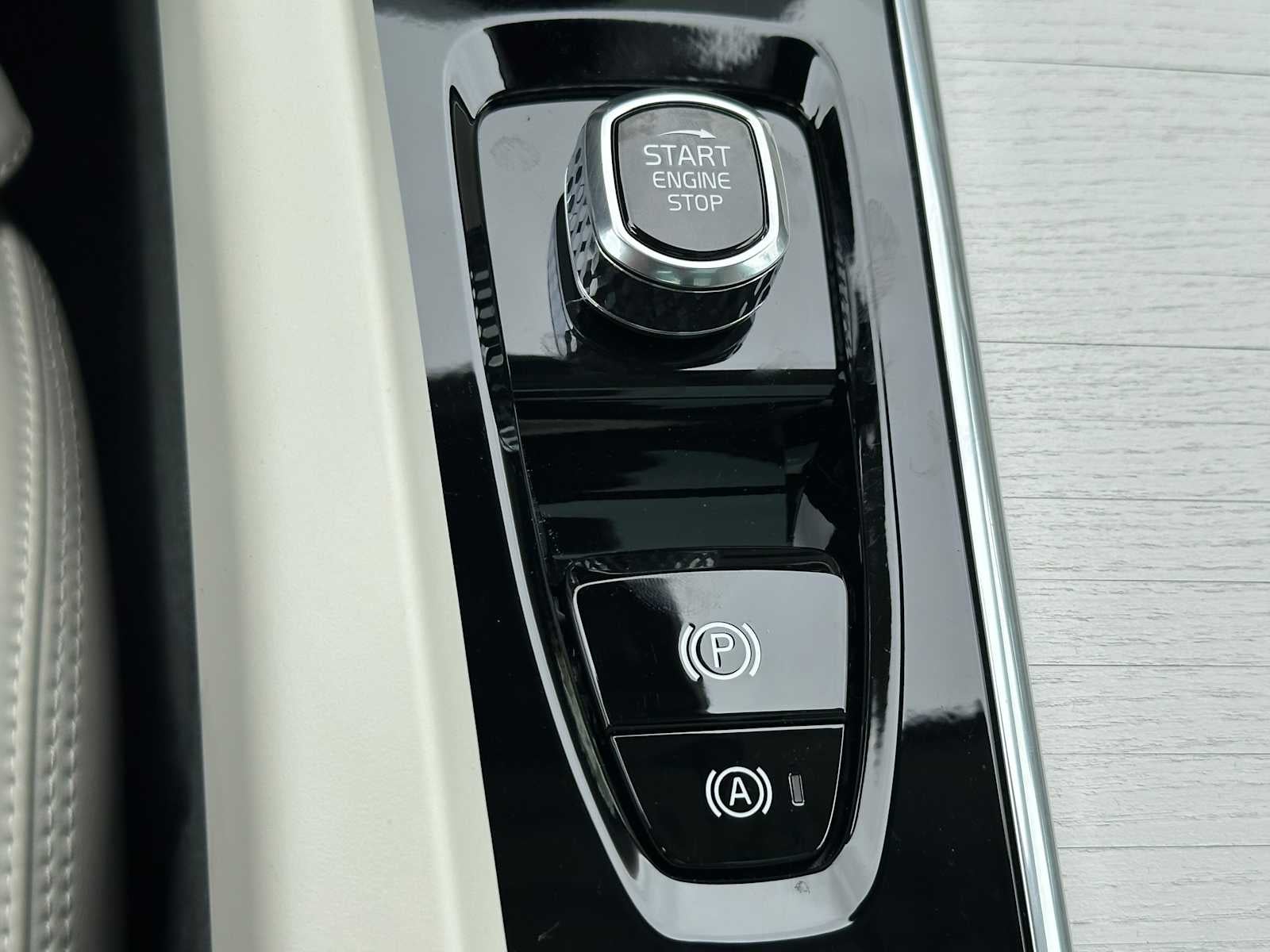 2026 Volvo XC60 Plug-In Hybrid Ultra