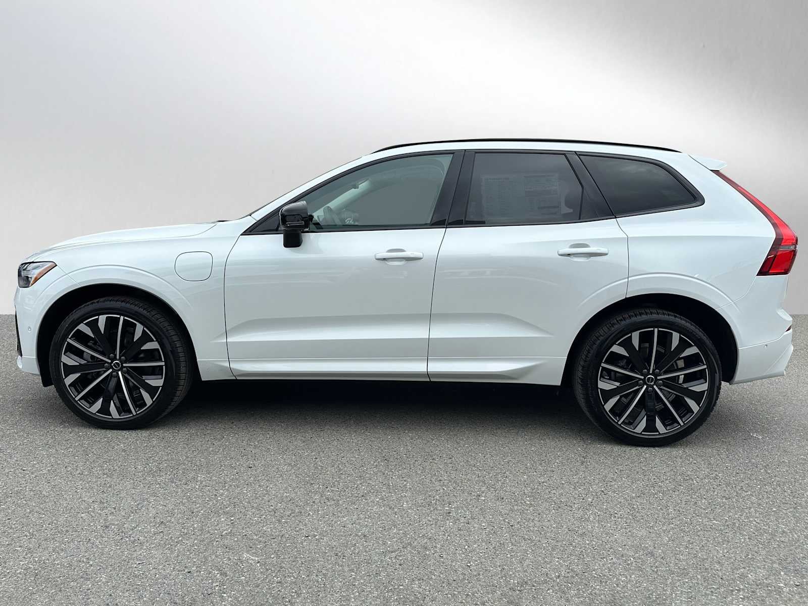 2026 Volvo XC60 Plug-In Hybrid Ultra