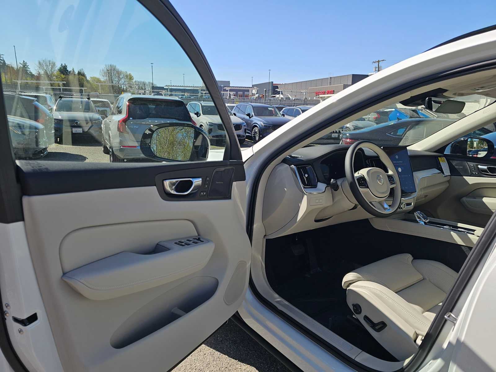 2026 Volvo XC60 Plug-In Hybrid Ultra