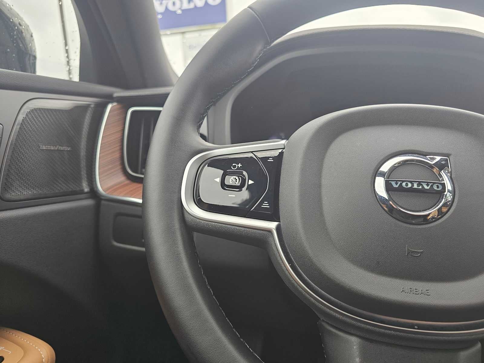 2025 Volvo XC60 Plug-In Hybrid Ultra