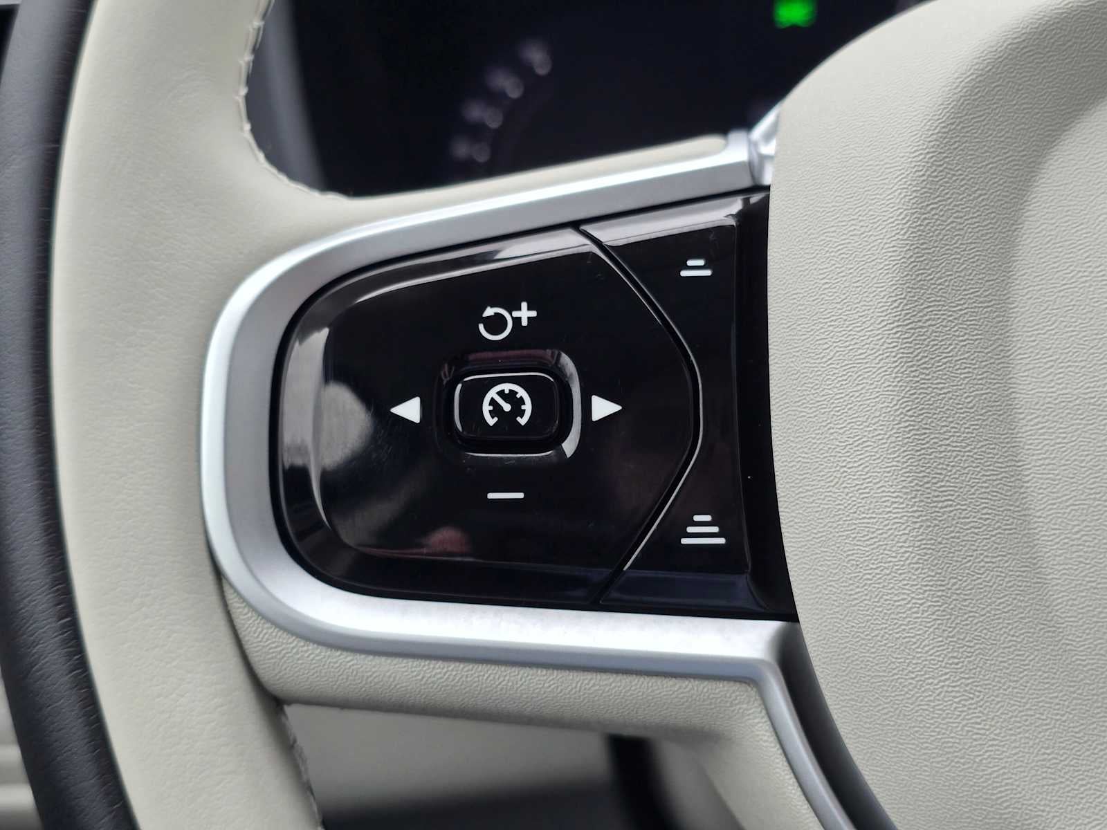 2026 Volvo XC60 Plug-In Hybrid Ultra