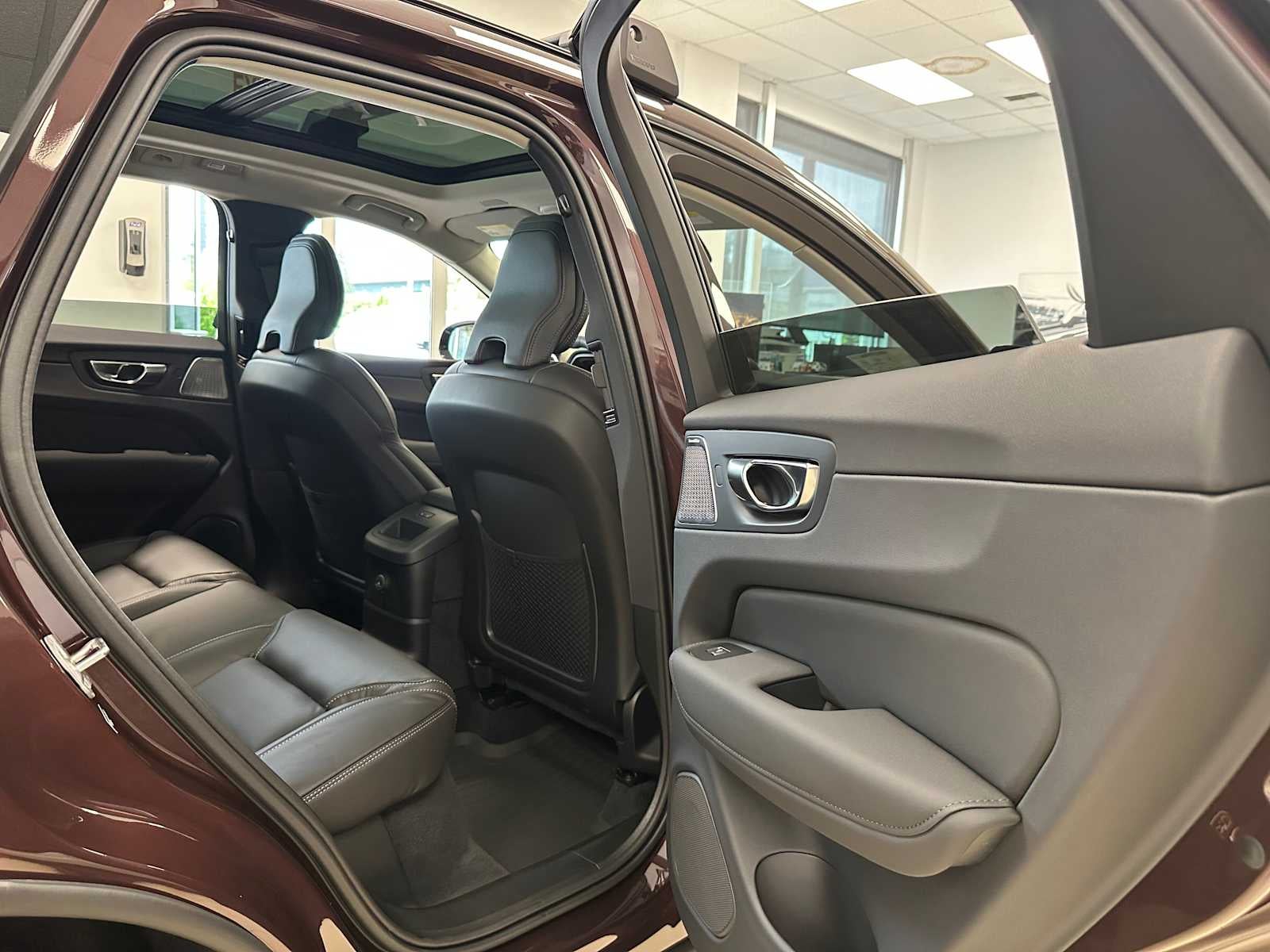 2026 Volvo XC60 Plug-In Hybrid Ultra