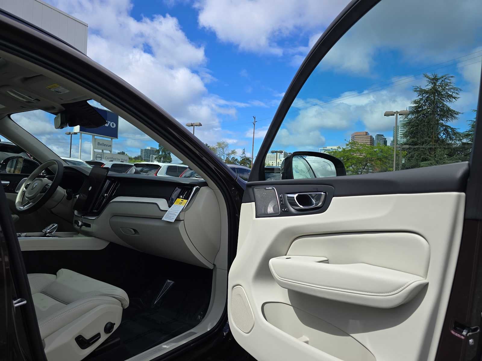 2026 Volvo XC60 Plug-In Hybrid Ultra