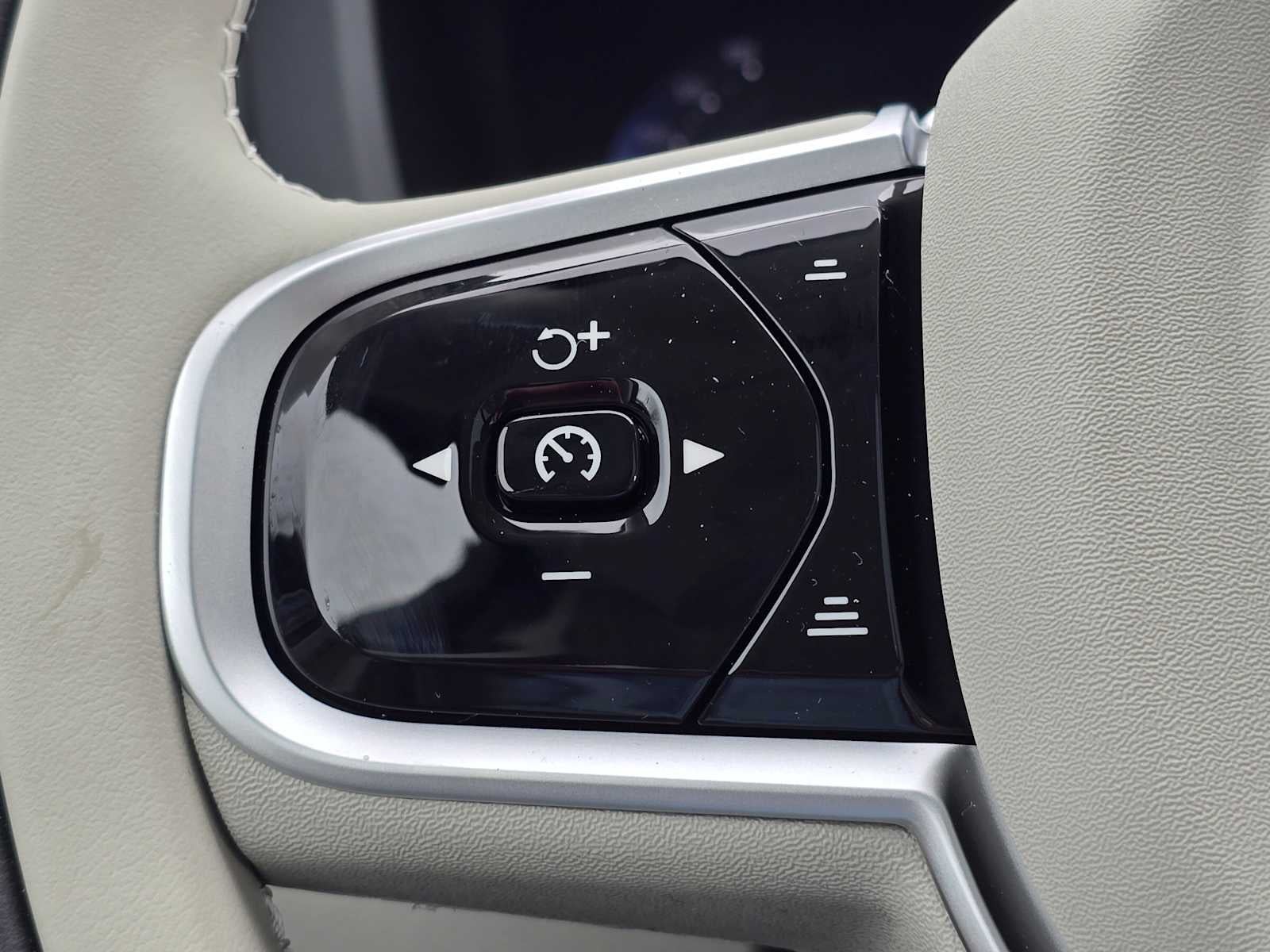 2026 Volvo XC60 Plug-In Hybrid Ultra