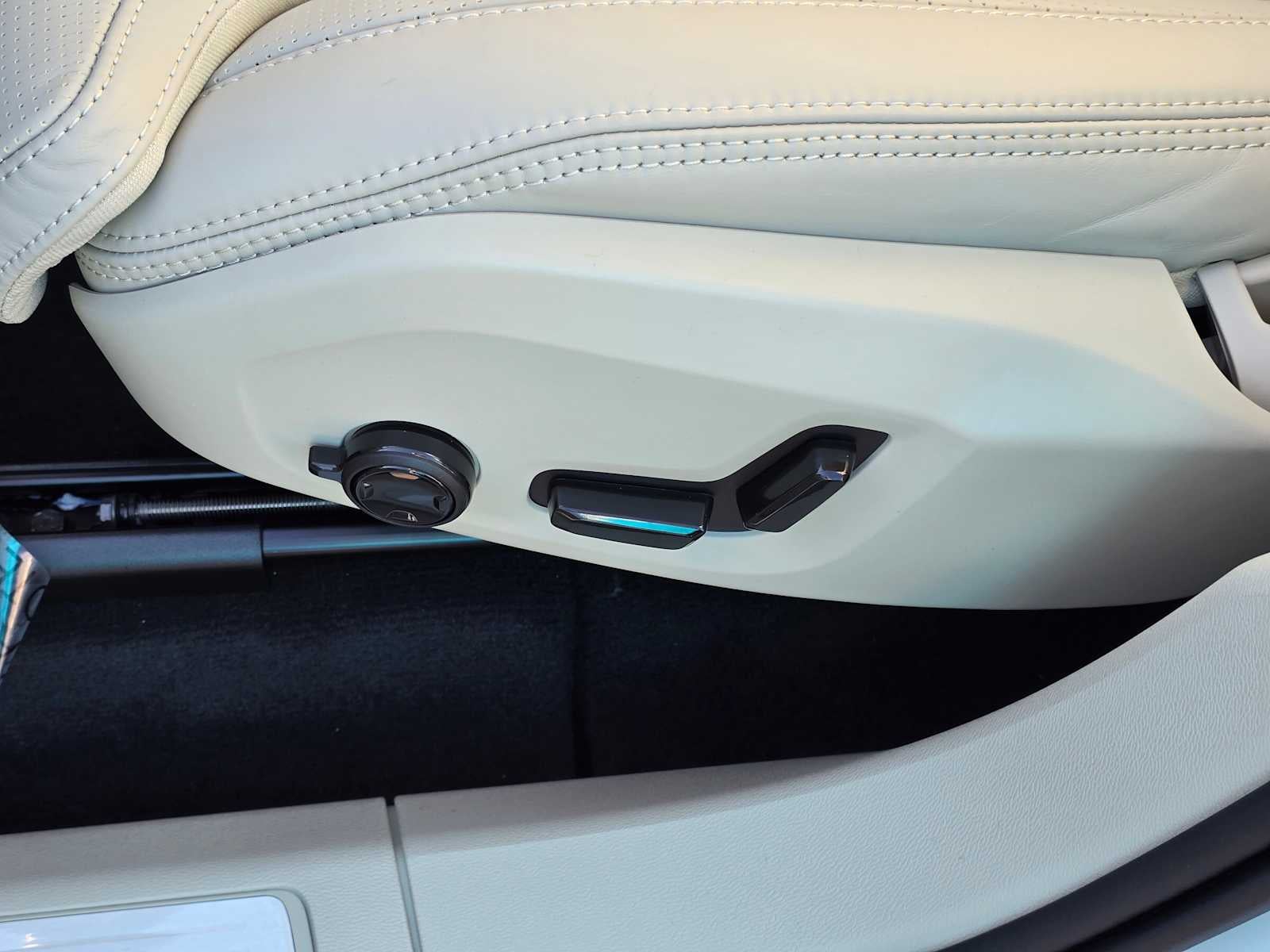 2026 Volvo XC60 Plug-In Hybrid Ultra