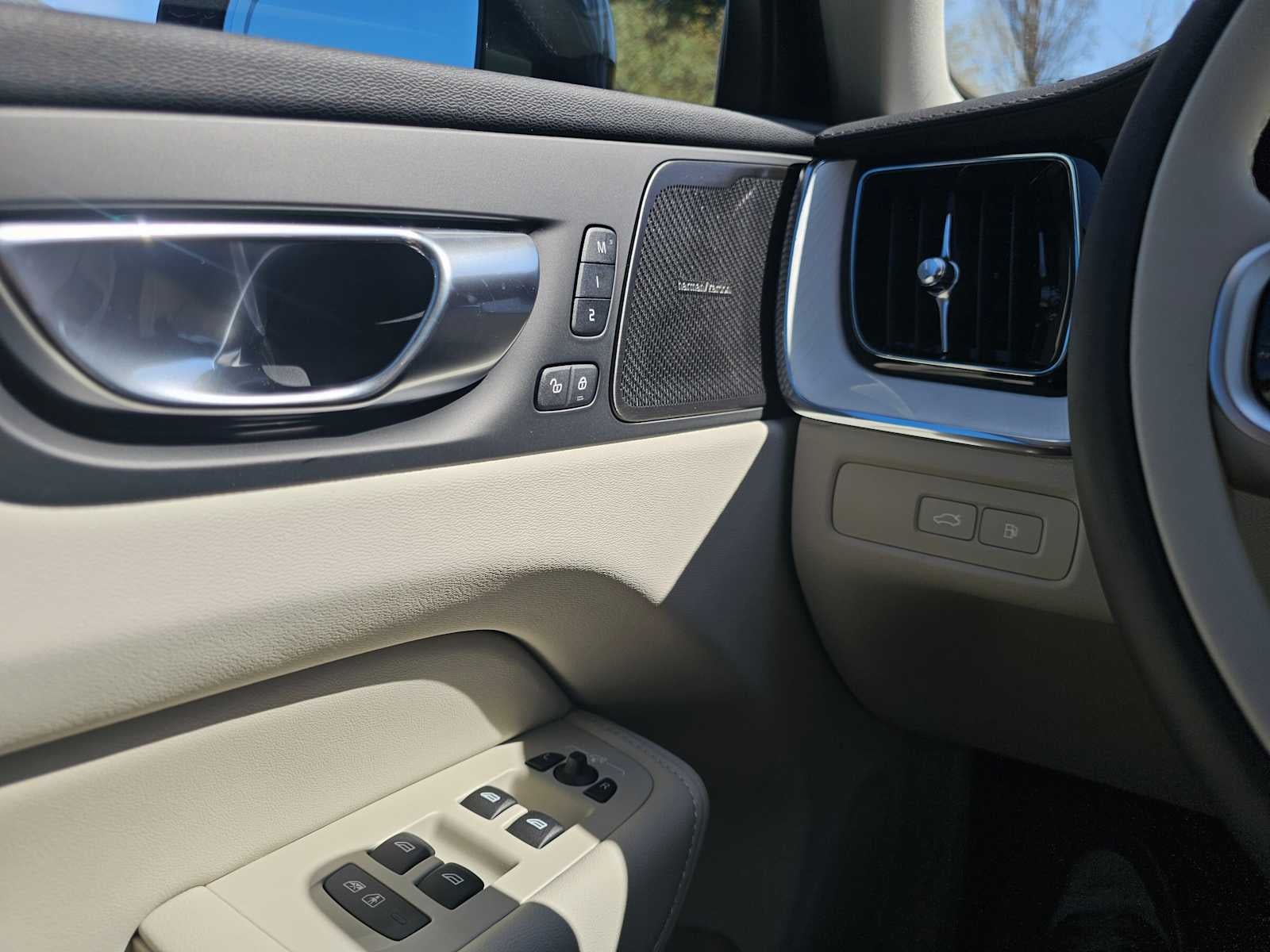 2026 Volvo XC60 Plug-In Hybrid Ultra