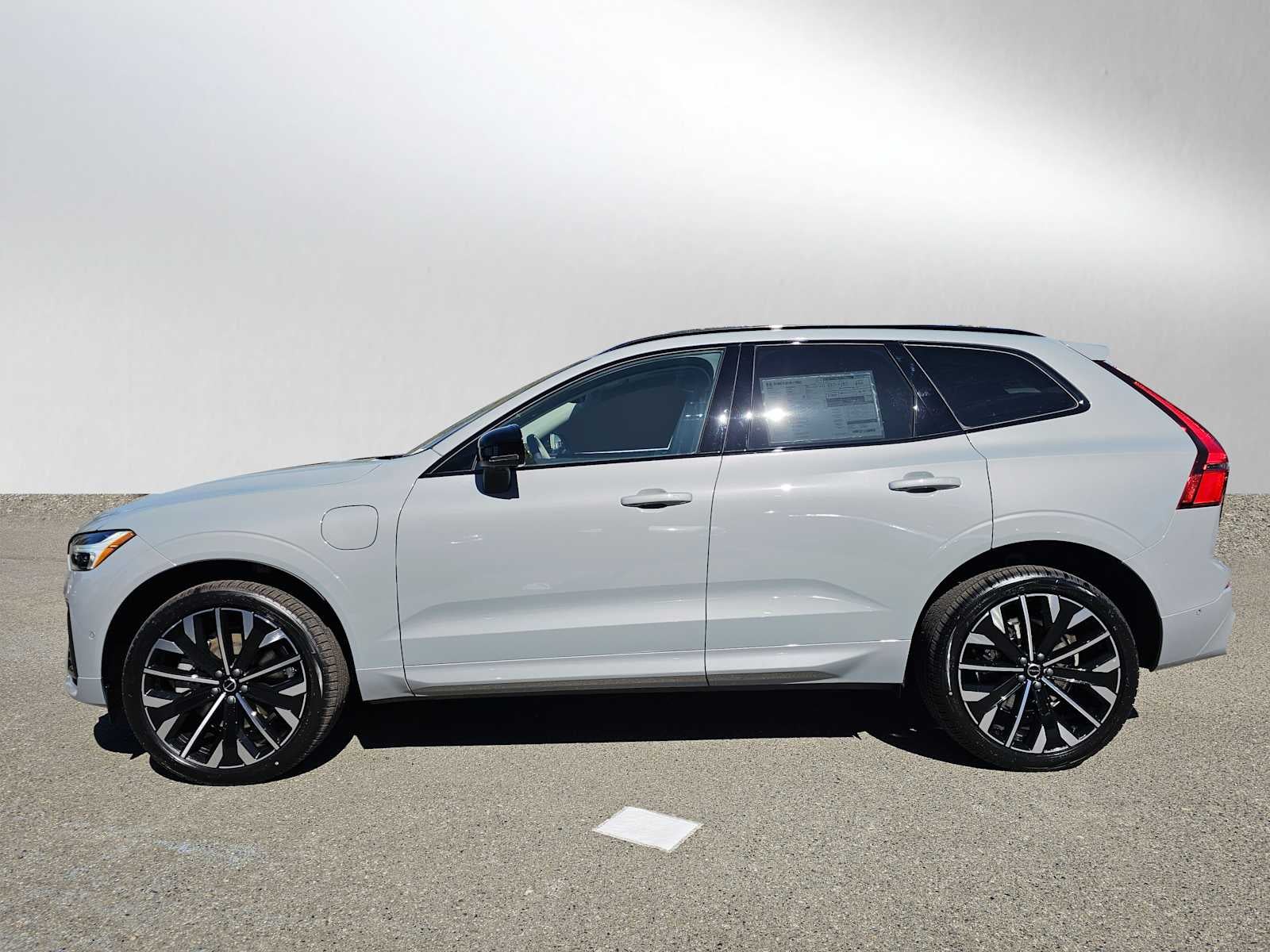 2026 Volvo XC60 Plug-In Hybrid Ultra