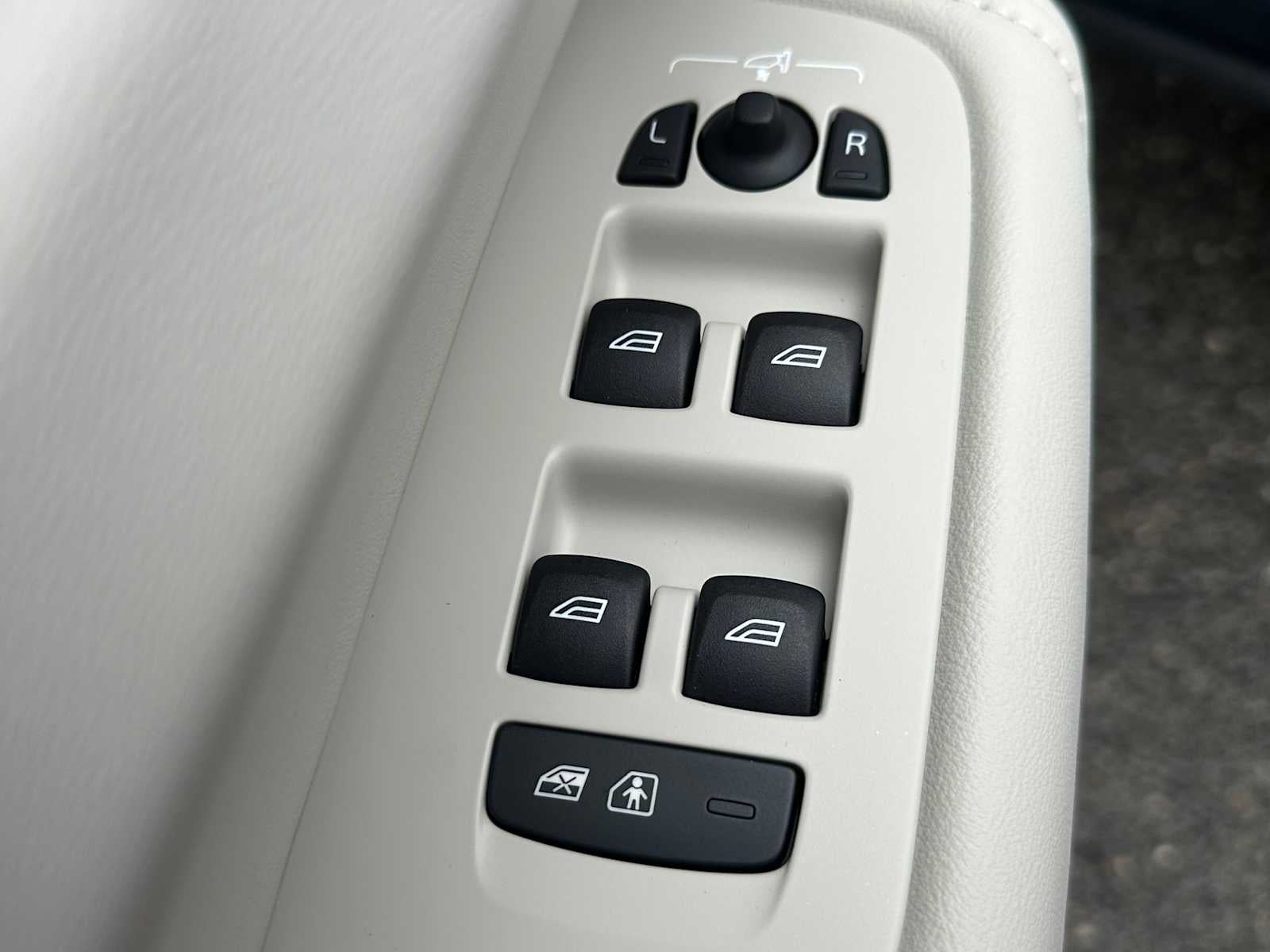 2026 Volvo XC60 Plug-In Hybrid Ultra