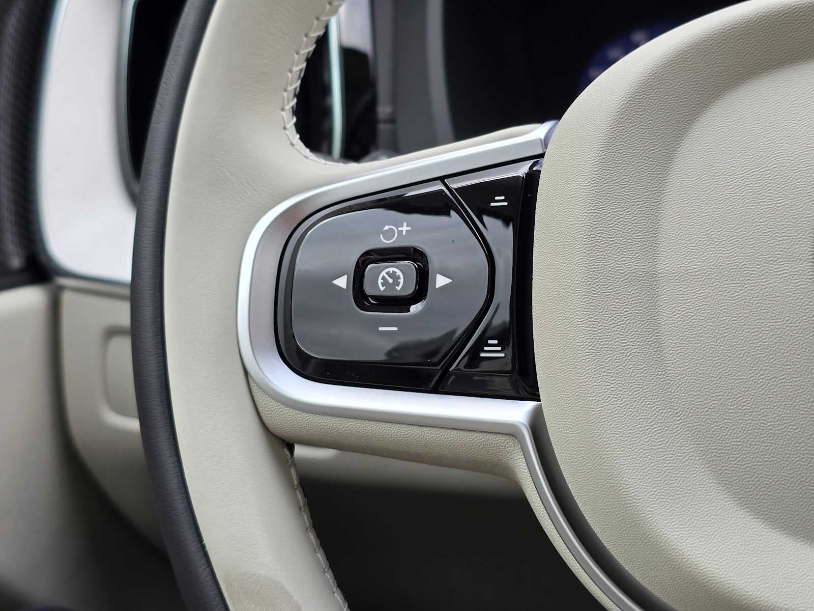 2026 Volvo XC60 Plug-In Hybrid Ultra