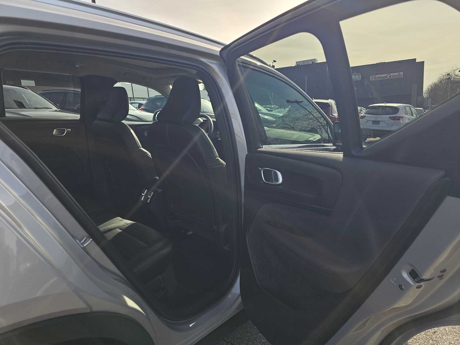 2023 Volvo XC40 Plus Bright Theme