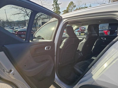2023 Volvo XC40 Plus Bright Theme